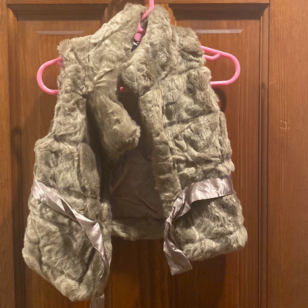 Gap Faux fur vest 6-12 months